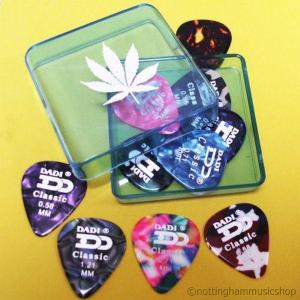 PICK BOX +10 PLECTRUMS